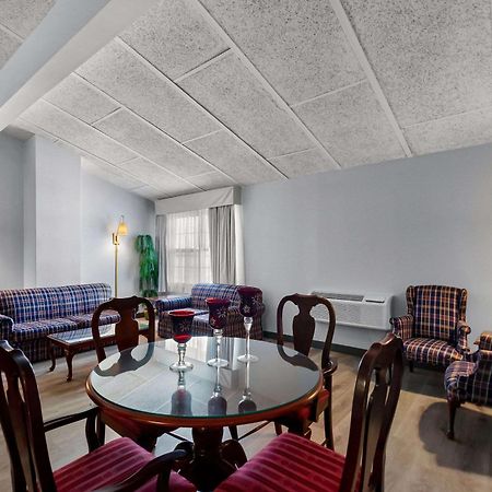 Clarion Inn Falls Church-Arlington Bagian luar foto