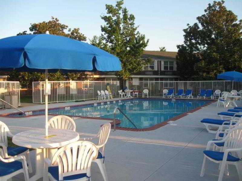 Clarion Inn Falls Church-Arlington Bagian luar foto