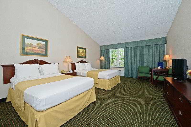 Clarion Inn Falls Church-Arlington Bagian luar foto