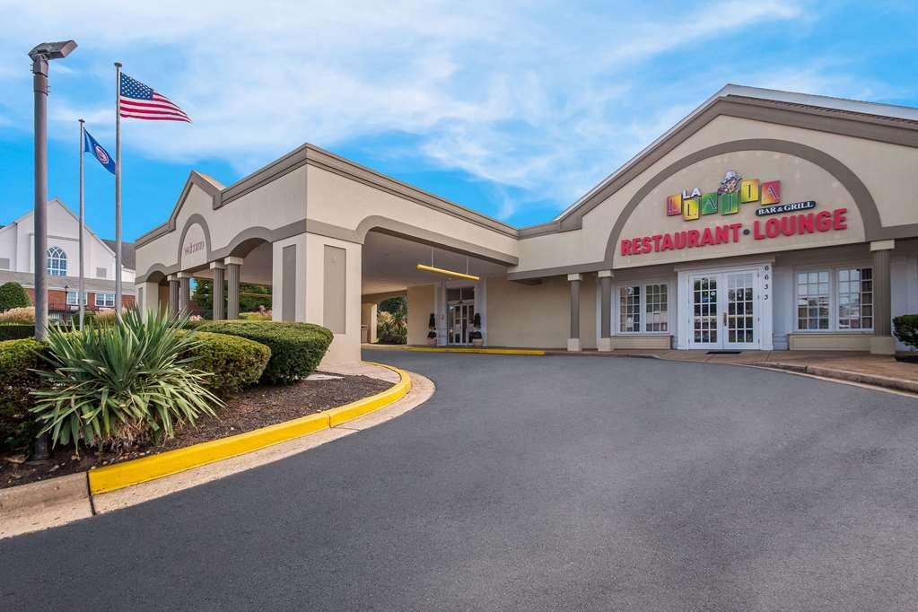 Clarion Inn Falls Church-Arlington Bagian luar foto
