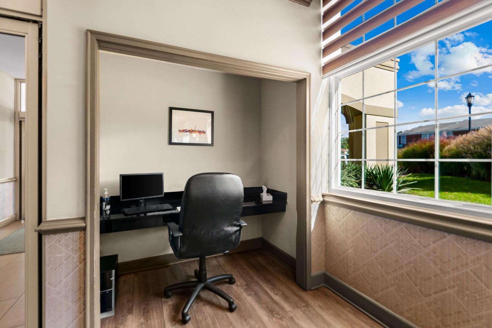 Clarion Inn Falls Church-Arlington Bagian luar foto