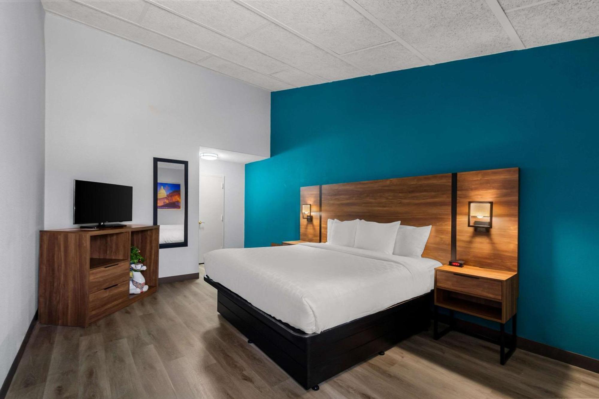 Clarion Inn Falls Church-Arlington Bagian luar foto