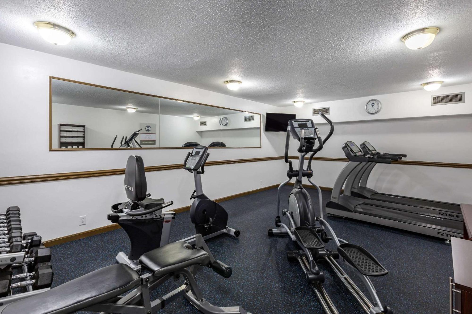 Clarion Inn Falls Church-Arlington Bagian luar foto