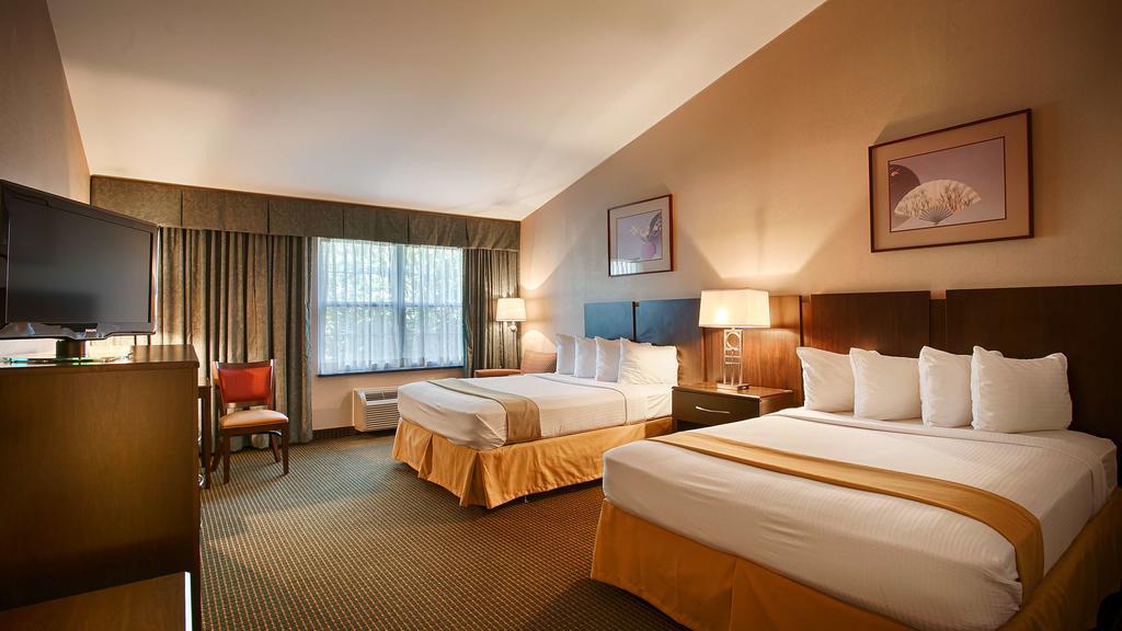 Clarion Inn Falls Church-Arlington Bagian luar foto