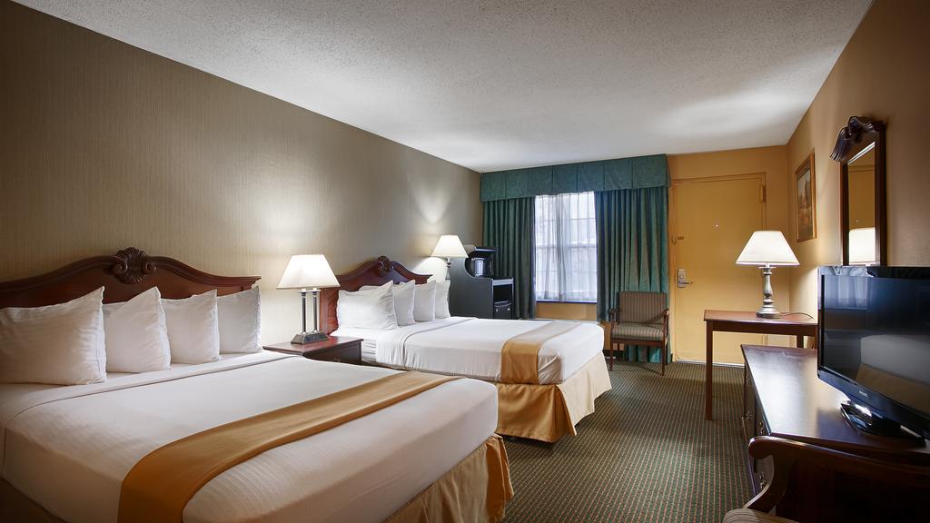 Clarion Inn Falls Church-Arlington Bagian luar foto