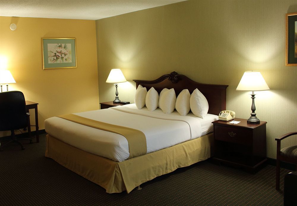 Clarion Inn Falls Church-Arlington Bagian luar foto