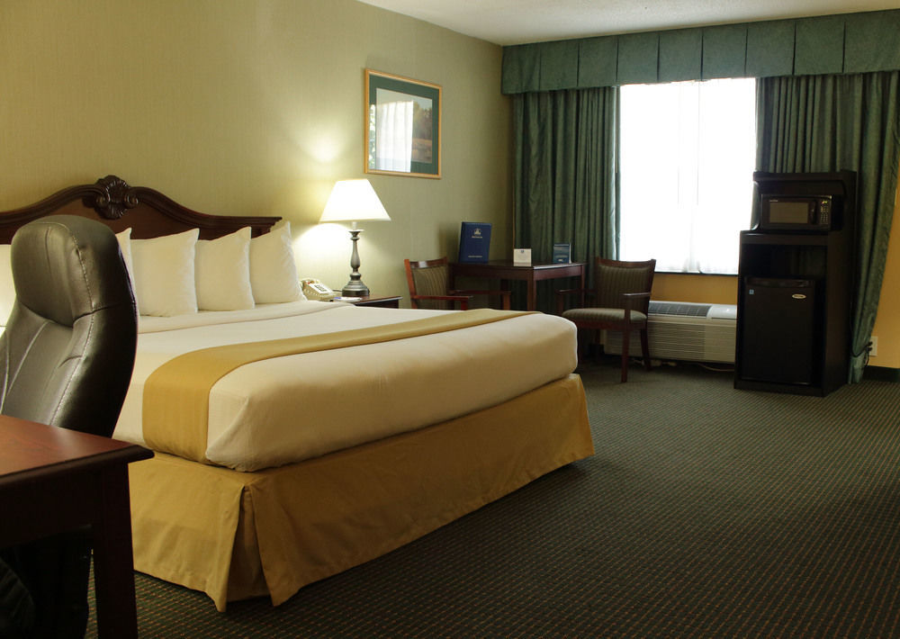 Clarion Inn Falls Church-Arlington Bagian luar foto