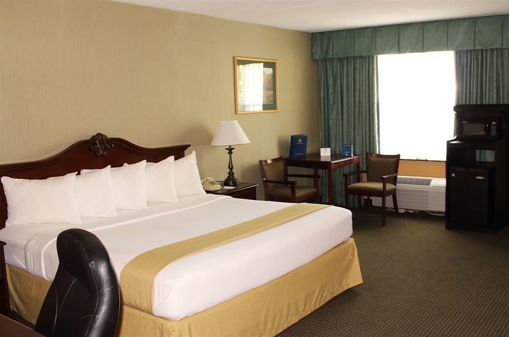 Clarion Inn Falls Church-Arlington Bagian luar foto