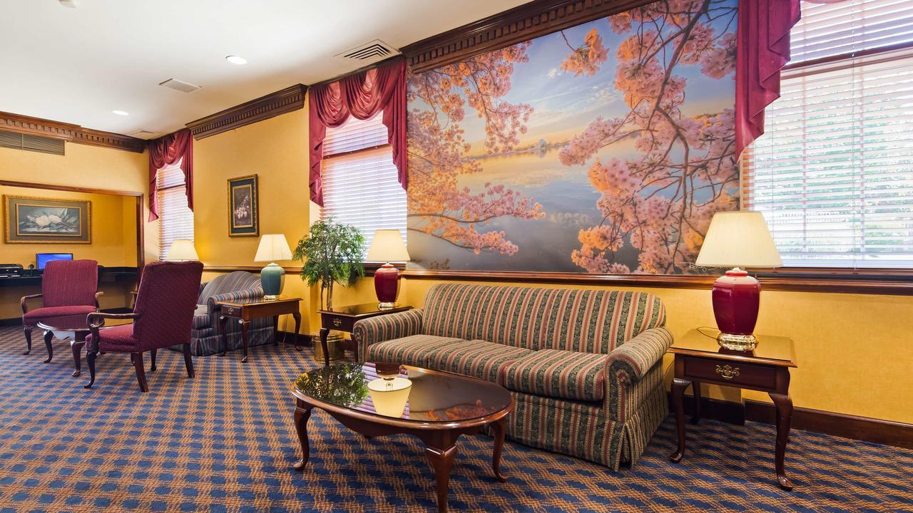 Clarion Inn Falls Church-Arlington Bagian luar foto