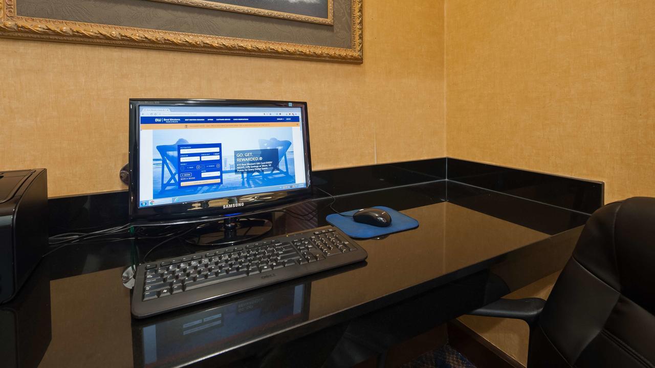 Clarion Inn Falls Church-Arlington Bagian luar foto