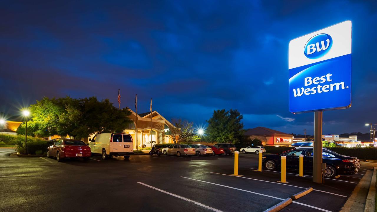 Clarion Inn Falls Church-Arlington Bagian luar foto