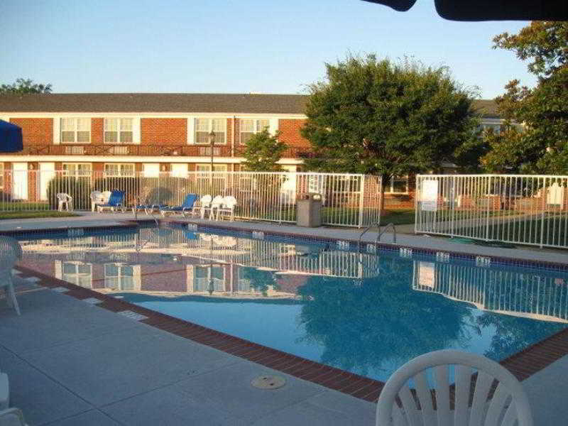 Clarion Inn Falls Church-Arlington Bagian luar foto