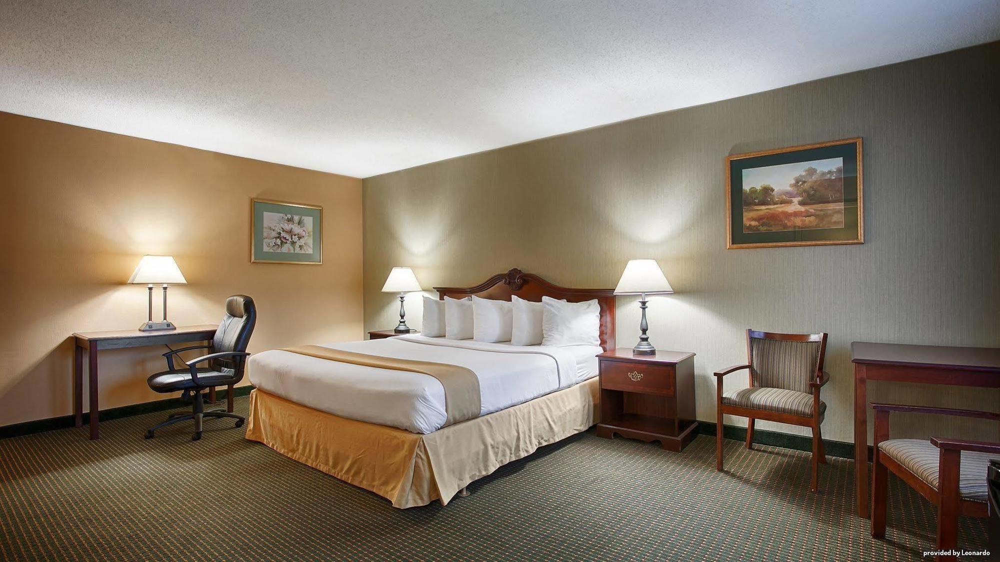 Clarion Inn Falls Church-Arlington Bagian luar foto