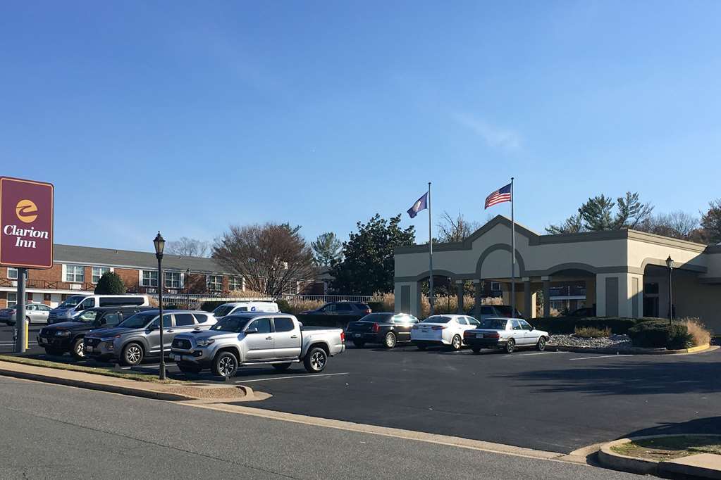 Clarion Inn Falls Church-Arlington Bagian luar foto
